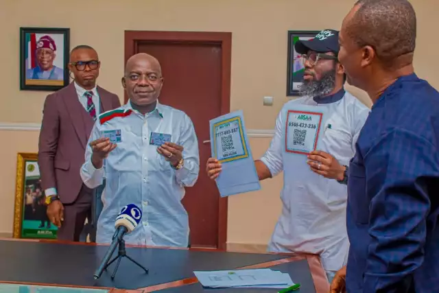 Gov. Otti Unveils Digital Tax Collection System For Transporters, Traders, It’ll Reduce Fraud Gov. Otti Unveils Digital Tax Collection System For Transporters, Traders, It'll Reduce Fraud