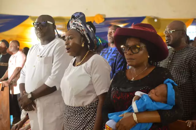 Electrifying Worship As Baby Who Came After 11 Years Of Parents’ Marriage Goes To Church, Christians Charged On Faith
