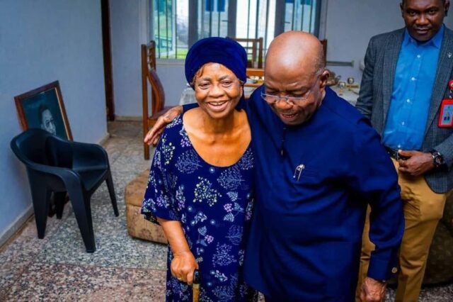 Abia PDP Slams Gov. Otti Over Visit To Late Sam Mbakwe’s Wife Abia PDP Slams Gov. Otti Over Visit To Late Sam Mbakwe's Wife
