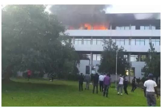 Fire Guts Supreme Court Of Nigeria Complex (Video) Supreme Court Of Nigeria Complex On Fire