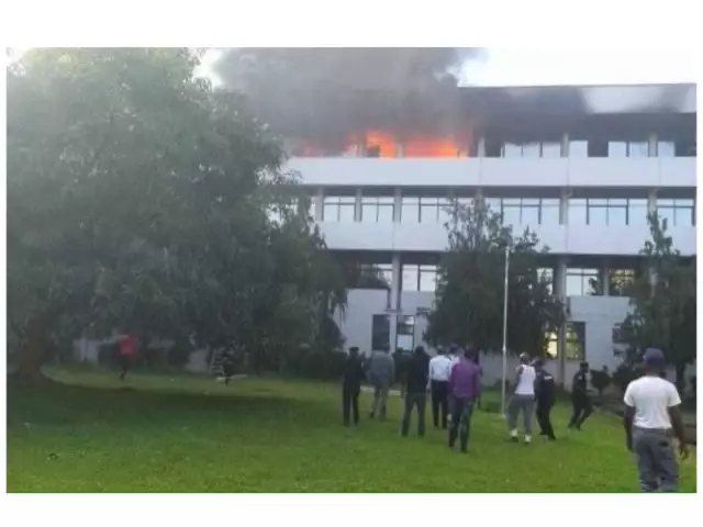 Fire Guts Supreme Court Of Nigeria Complex (Video) Supreme Court Of Nigeria Complex On Fire