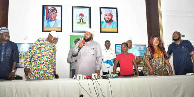 Palliatives: Niger Awards Contract For 566 Km Roads, Purchases 200 Commuter Buses Palliatives: Niger Awards Contract For 566 Km Roads, Purchases 200 Commuter Buses