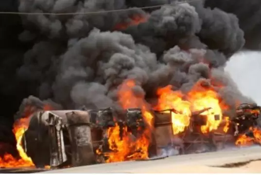 20 Injured As Petrol Tanker Explodes In Kaduna 20 Injured As Petrol Tanker Explodes In Kaduna