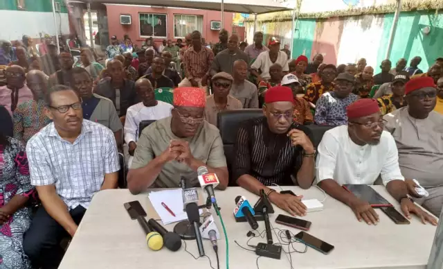 Abia PDP Condemns Protest Over Removal Of LP’s Sen. Darlington Nwokocha, Says It’s Irresponsible Abia PDP Condemns Protest Over Removal Of LP's Sen. Darlington Nwokocha, Says It's Irresponsible