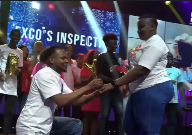 Abia Youth Cordinator Proposes To Female Choir Member During Church Hangout (Photos) Abia Youth Cordinator Proposes To Female Choir Member During Church Hangout (Photos)