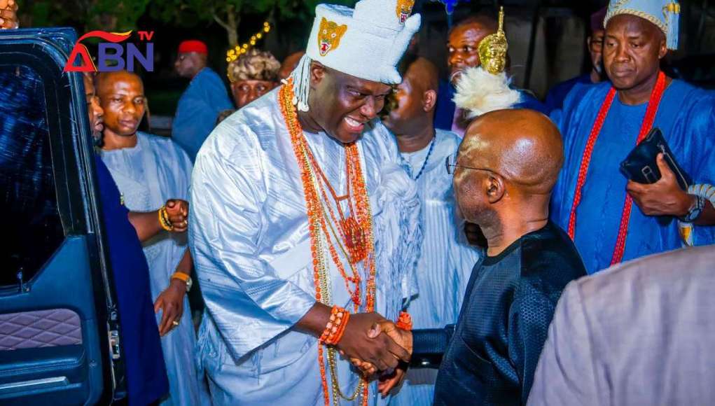 Governor Otti welcoming the Ooni to his country home