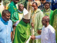 Abia Catholic Priest Says Otti’s Victory At Supreme Court Saved State From Crisis The Catholic Bishop of Umuahia Diocese, Most Rev. Michael Ukpong bids Governor Otti goodbye with a handshake after the service, while Deputy Governor Ikechukwu Emetu and wife of the Governor, Mrs. Priscilla Otti, watch keenly.