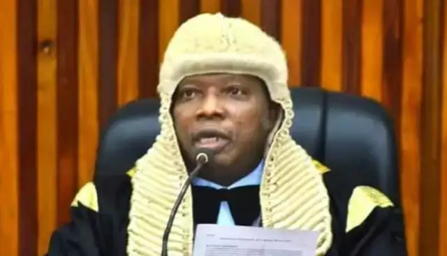 Legislative Coup In Ogun As 18 Members Impeach Speaker, Oluomo (VIDEO) Legislative Coup In Ogun As 18 Members Impeach Speaker, Oluomo (VIDEO)