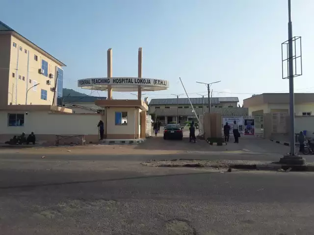 Men Storms Hospital, Attack Staffs Over Death Of A Patient Men Storms Hospital, Attack Staffs Over Death Of A Patient