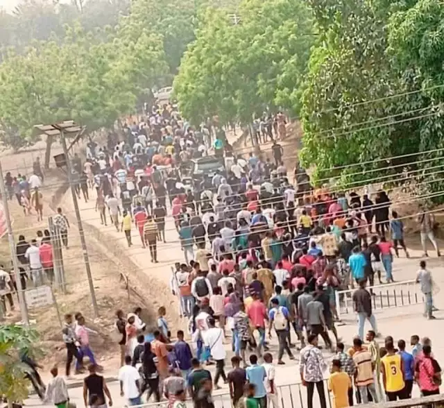 Heavy Riot At Michael Okpara University Of Agriculture Umudike Over Fee Hike (Photos, Video) Heavy Riot At Michael Okpara University Of Agriculture Umudike Over Fee Hike (Photos, Video)