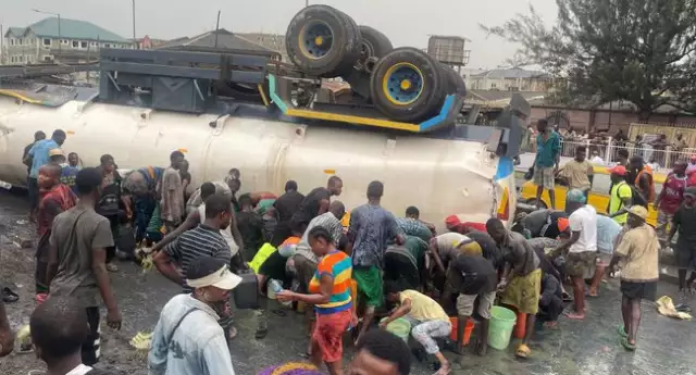 Tanker Loaded With Oil Overturns Content In Lagos, Residents Rush To Scoop