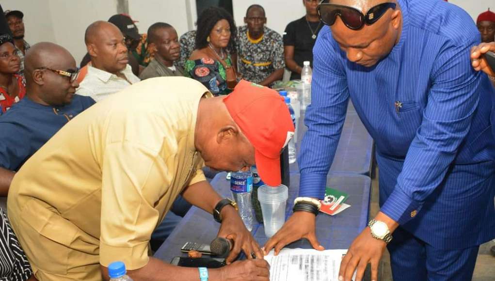 Ex-Abia Governor's Aide Dumps PDP With Thousands Of Supporters, Joins LP (Photos, Video)