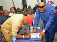 Ex-Abia Governor’s Aide Dumps PDP With Thousands Of Supporters, Joins LP (Photos, Video) Ex-Abia Governor's Aide Dumps PDP With Thousands Of Supporters, Joins LP (Photos, Video)
