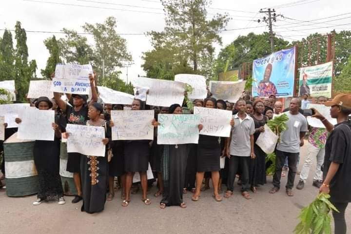 Death Of Airforce Cadet: Abia Community Protest, Says Hotel Has A Question To Answer