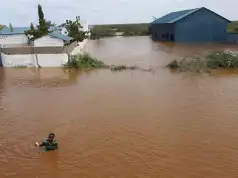 Kenya Postpones Schools Resumption Over Flood Flood: Man Electrocuted During Rain In Lagos