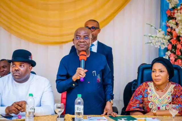 One Year Anniversary: LP Leadership, Stakeholders Pass Vote Of Confidence On Gov. Otti Governor Otti, speaking at the meeting with party stakeholders. With him, sitting left are the Deputy Governor, Ikechukwu Emetu, and Wife of the Governor, Mrs. Priscilla Otti.