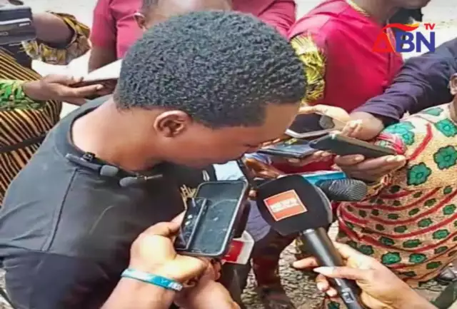 Abia Police Parades ABSU 500-L Student Who Killed Rival Cult Member, As He Makes Shocking Revelation (VIDEO) Police Parades ABSU 500-L Student Who Killed Rival Cult Member, As He Makes Shocking Revelation (VIDEO)