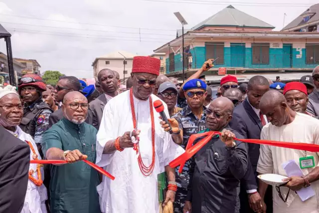 Obi Of Onitsha Commissions Three Roads In Abia, Describes Gov. Otti As God-sent To Restore Abia Obi Of Onitsha Commissions Three Roads In Abia, Describes Gov. Otti As God-sent To Restore Abia