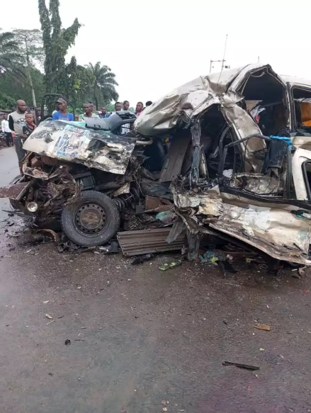 7 K!lled In Fatal Collision In Aba (Photos) 7 K!lled In Fatal Collision In Aba (Photos)
