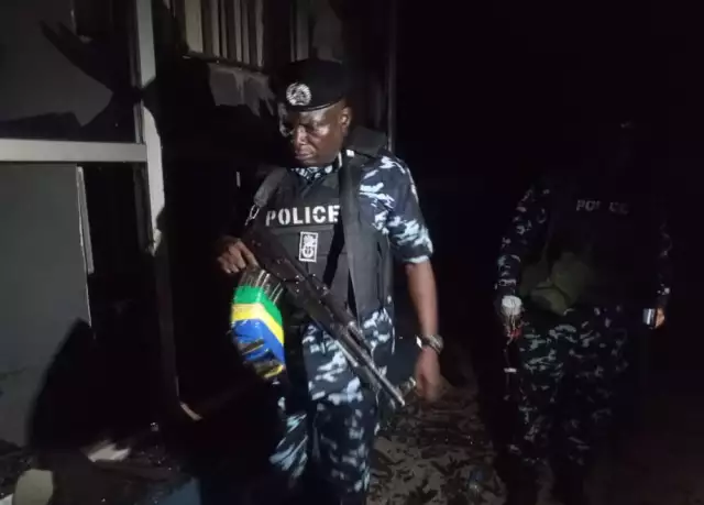 Abuja Angry Mob Sets Corpse Of Suspected Robber On Fire After Death Of Policeman