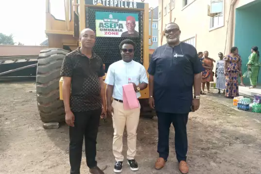 Governor Otti Lauded For New Pail Loader Caterpillar Acquisition, Boosting Environmental Cleanliness Governor Otti Lauded For New Pail Loader Caterpillar Acquisition, Boosting Environmental Cleanliness