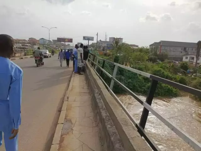 Man Jumps Into Osogbo River After Complaining Of Hardship Man Jumps Into Osogbo River After Complaining Of Hardship
