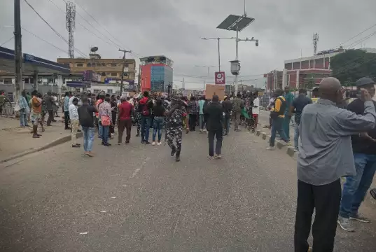 US Embassy Reduces Operations Due To Nationwide Protest US Embassy Reduces Operations Due To Nationwide Protest