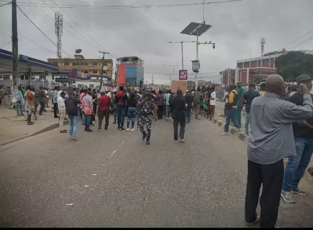 US Embassy Reduces Operations Due To Nationwide Protest US Embassy Reduces Operations Due To Nationwide Protest