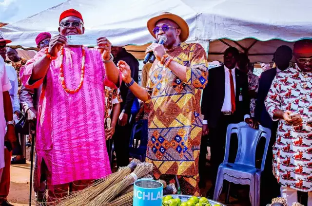 PDP Presidential Aspirant, Cosmos Ndukwe Dump Party, Received Into APC By Deputy Speaker Kalu (Photos) PDP Presidential Aspirant, Cosmos Ndukwe Dump Party, Received Into APC By Deputy Speaker Kalu (Photos)