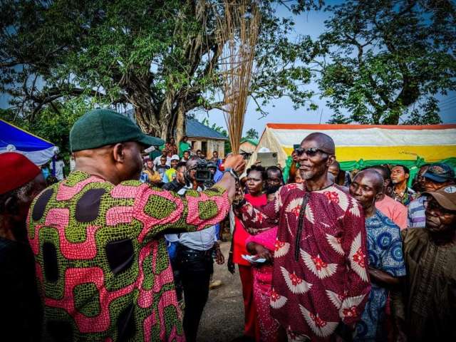 LP, PDP, YPP Collapse Into APC In Bende, Hail Deputy Speaker Kalu’s Leadership (Photos) LP, PDP, YPP Collapse Into APC In Bende, Hail Deputy Speaker Kalu's Leadership