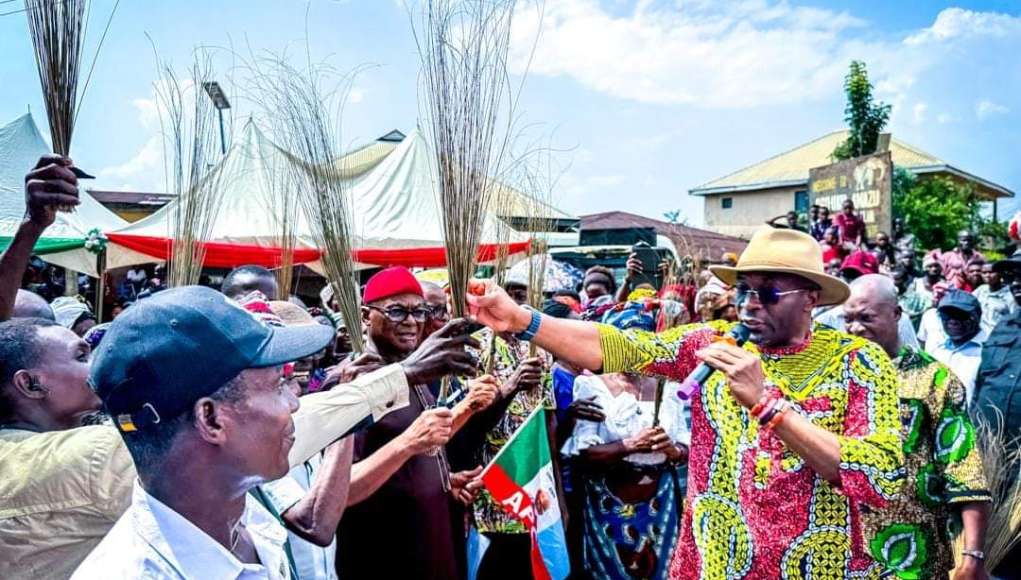 More LP, PDP, YPP, APGA Members Defect To APC In Abia As Deputy Speaker Kalu Continues Constituency Ward Tour (Photos)