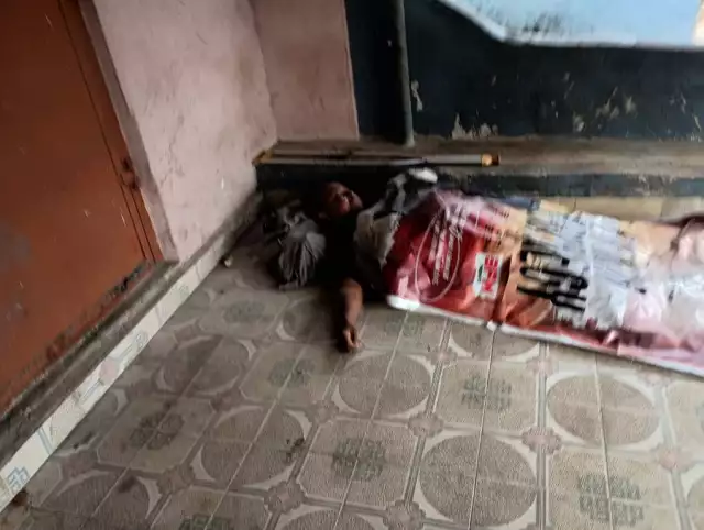 Lifeless Body Found in Front of Market Square In Umuahia (Photos) Lifeless Body Found in Front of Market Square In Umuahia (Photos)