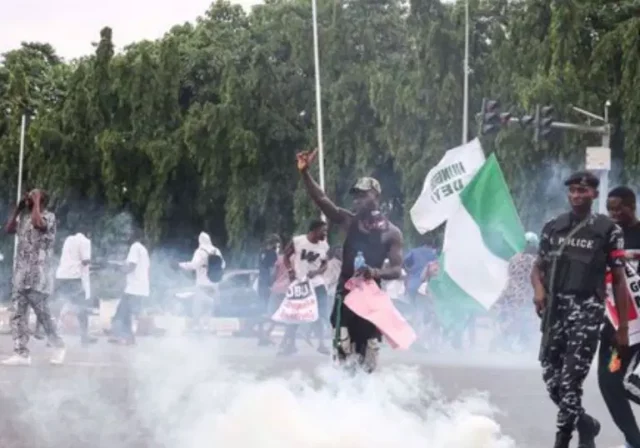 Again, Police Fire Teargas At FCT Protesters In Berger Roundabout