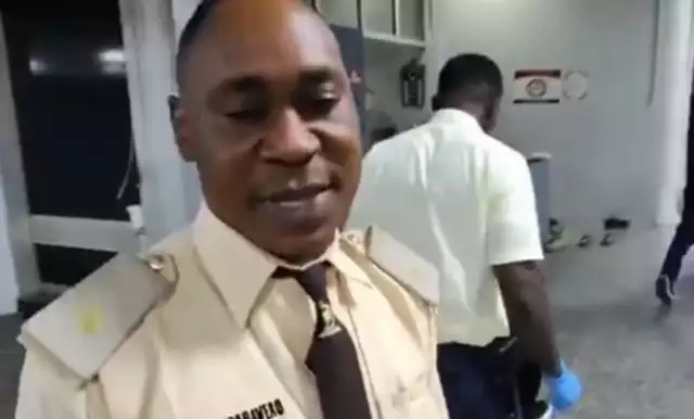 NIS Suspends Officer For Bribe In Viral Video NIS Suspends Officer For Bribe In Viral Video