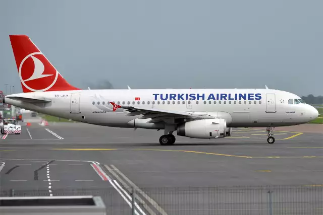 Turkish Airlines Makes Emergency Landing In New York As Pilot Dies Mid-flight Turkish Airlines Makes Emergency Landing In New York As Pilot Dies Mid-flight