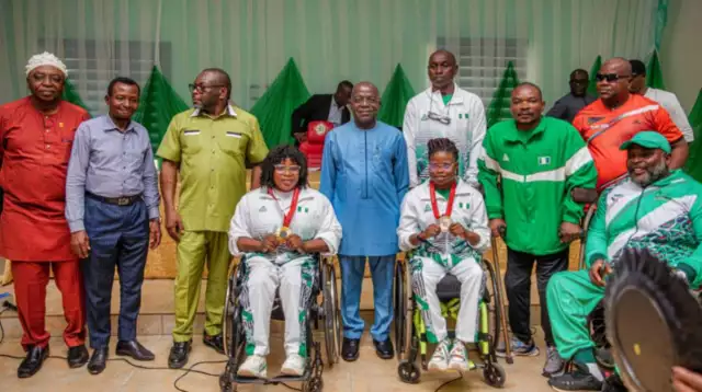 Governor Otti Employs 15 Abia Athletes, Cash Rewards (PHOTOS) Governor Otti Employs 15 Abia Athletes, Cash Rewards (PHOTOS)