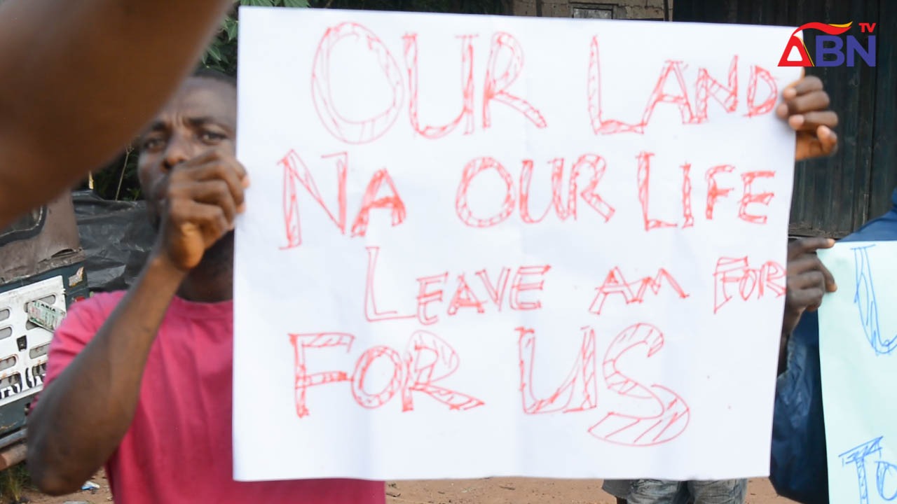 Abia Community Stages Protest, Alleges Plot By FHA To Forcefully Grab Ancestral Land (Photos, Video)