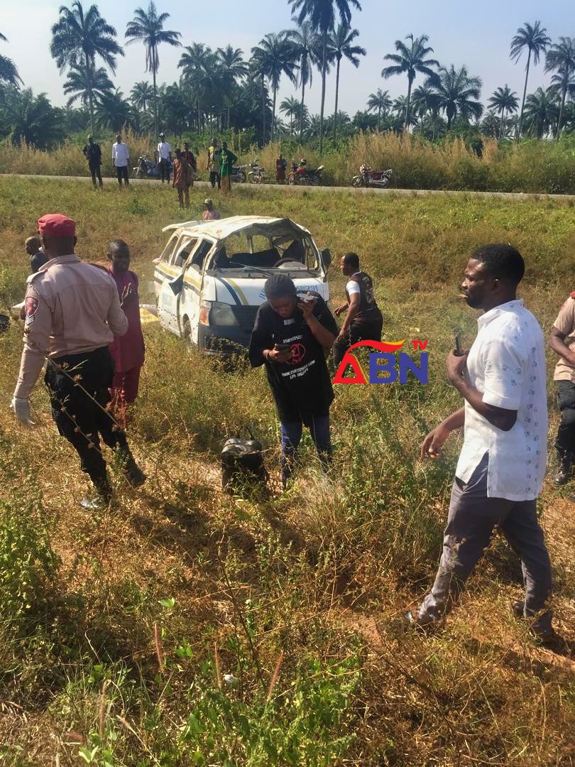 Bus Passengers Cheat Death As Tyre Bursts On Enugu-Port Harcourt Express Road In Abia (Photos)