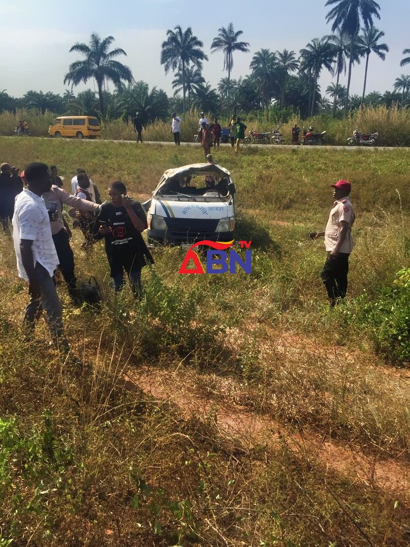 Bus Passengers Cheat Death As Tyre Bursts On Enugu-Port Harcourt Express Road In Abia (Photos)