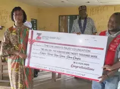 Foundation Donates Over N2.5m For WAEC Registration Of 63 Students In Ohafia (Photos) Foundation Donates Over N2.5m For WAEC Registration Of 63 Students In Ohafia (Photos)