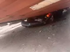 Couple Escapes Death As Container-Laden Trailer Falls On Their Car In Oyo (Photos) Couple Escapes Death As Container-Laden Trailer Falls On Their Car In Oyo (Photos)