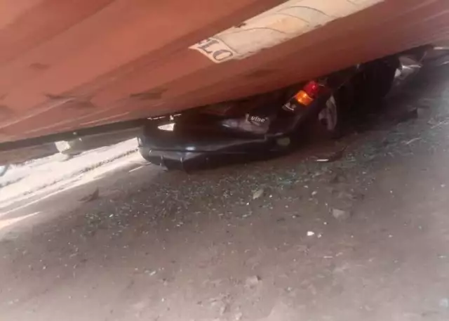 Couple Escapes Death As Container-Laden Trailer Falls On Their Car In Oyo (Photos) Couple Escapes Death As Container-Laden Trailer Falls On Their Car In Oyo (Photos)