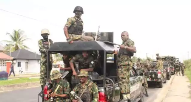 Gunmen ∆ttack Soldiers At Checkpoint In Abia, K!ll Two (Video) Gunmen ∆ttack Soldiers At Checkpoint In Abia, K!ll Two (Video)
