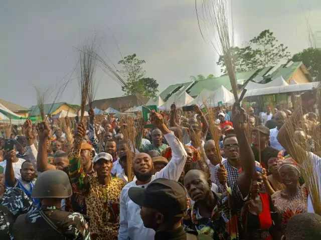 Mass Defection To APC In Abia As Deputy Speaker Kalu Welcomes Over 3,000 New Members (Photos) Mass Defection To APC In Abia As Deputy Speaker Kalu Welcomes Over 3,000 New Members (Photos)