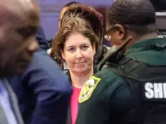 US Woman Receives Life Sentence For Locking Boyfriend In Suitcase, Leaving Him To Die US Woman Receives Life Sentence For Locking Boyfriend In Suitcase And Leaving Him To Die