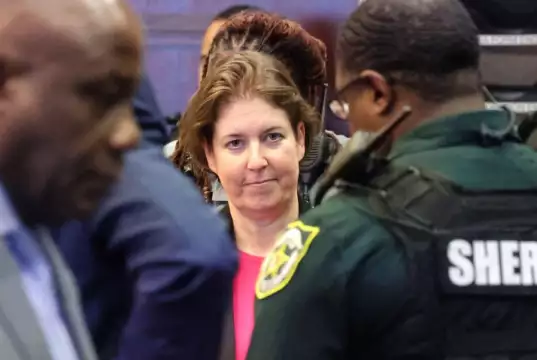 US Woman Receives Life Sentence For Locking Boyfriend In Suitcase, Leaving Him To Die US Woman Receives Life Sentence For Locking Boyfriend In Suitcase And Leaving Him To Die