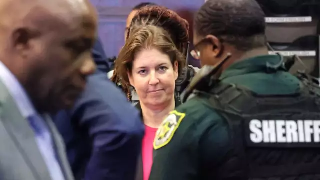 US Woman Receives Life Sentence For Locking Boyfriend In Suitcase, Leaving Him To Die US Woman Receives Life Sentence For Locking Boyfriend In Suitcase And Leaving Him To Die