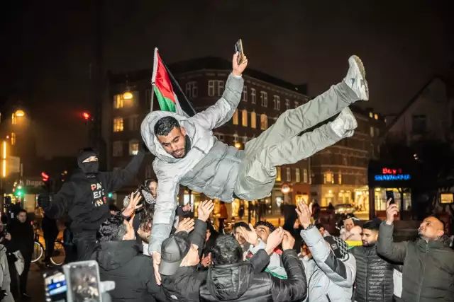 UN, Others Cheer As Freed Israelis Reunite With Families UN, Others Cheer As Freed Israelis Reunite With Families