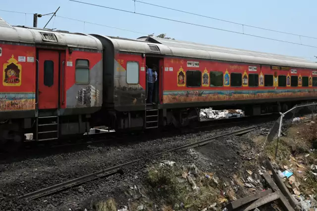 Train Kills 11 Passengers In India Train Kills 11 Passengers In India