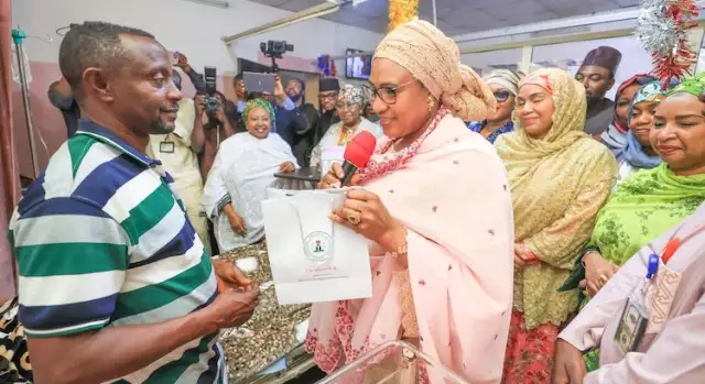 First Lady Welcomes First Baby Of The Year First Lady Welcomes First Baby Of The Year